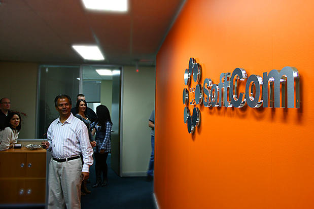 mirror mirror office 3d sign for Softcom Inc.- Email and Web Hosting services, Also myhosting.com, mail2web.com