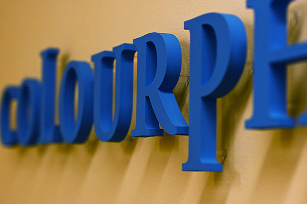 office design, design in office, patented artsigns mounting system, no drilling, no dust, no noise, and most important very quick, in this case about 10 minutesn