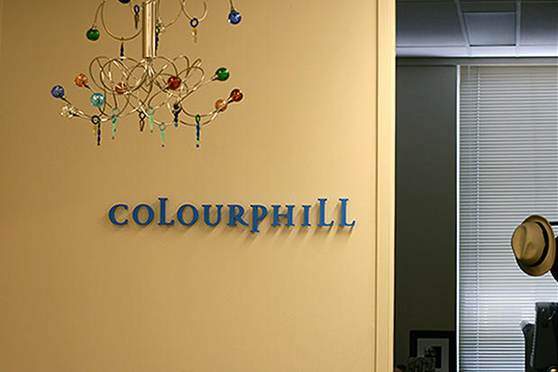 patented artsigns mounting system, no drilling, no dust, no noise, and most important very quick, in this case about 10 minutes