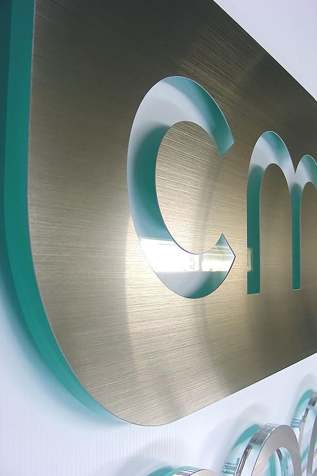 Dariusz Dawidczyk, Adas Dawidczyk and Tadeusz Dawidczyk are watching very carefully the signs and 3d sign mrket to provide your company with the best possible look for your office