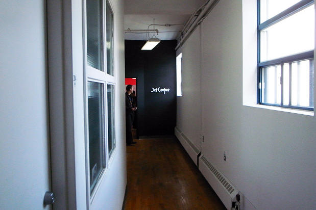 PASTELICEFROSTMETALLIC finish Wall Office Design Sig