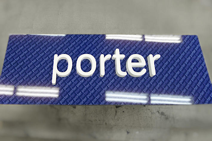 office signs for porter airlines airport canada