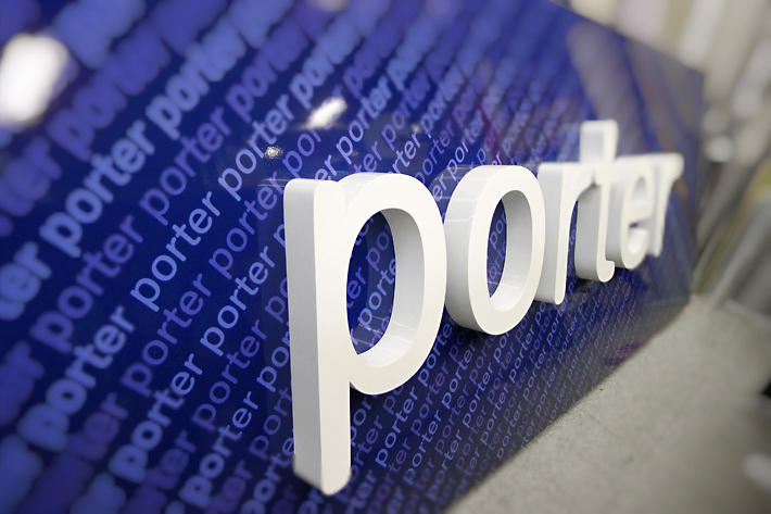 office signs for porter airlines airport canada